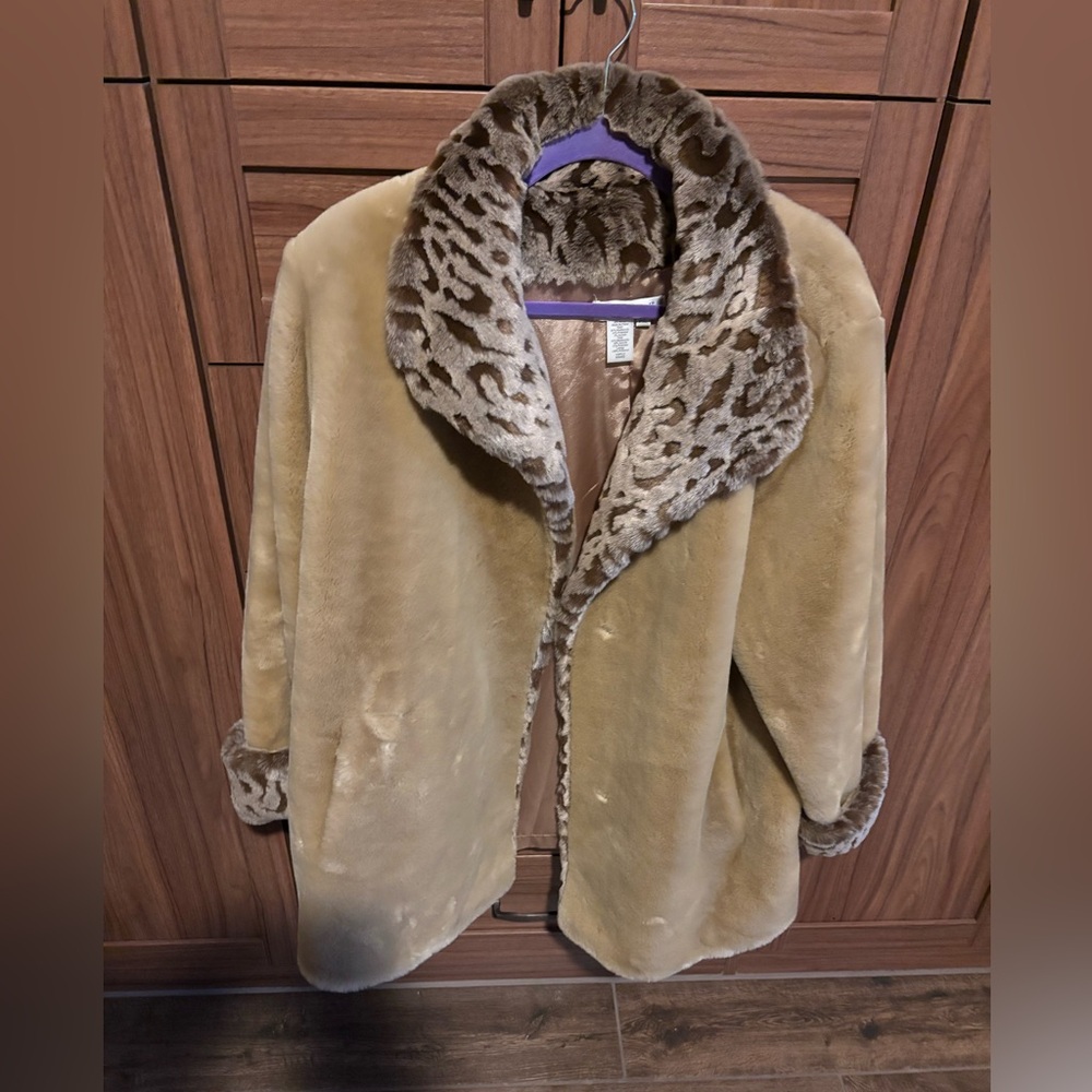 Coldwater Creek Tan Teddy Jacket with Leopard Print Collar